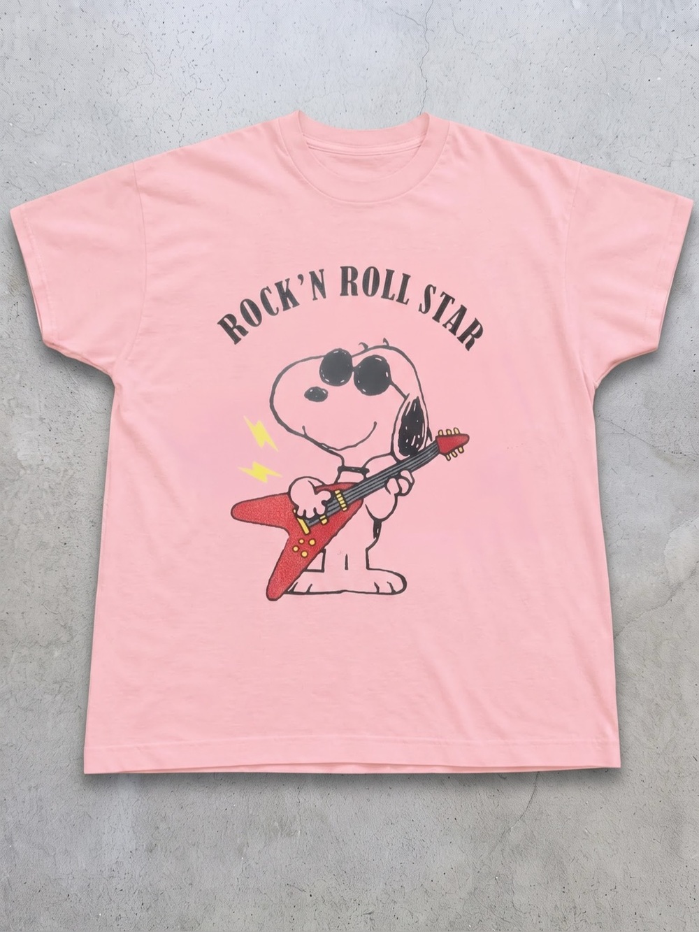 Pink Graphic Tee with 'Rock'n Roll Star'
S-noopy Print Vintage
